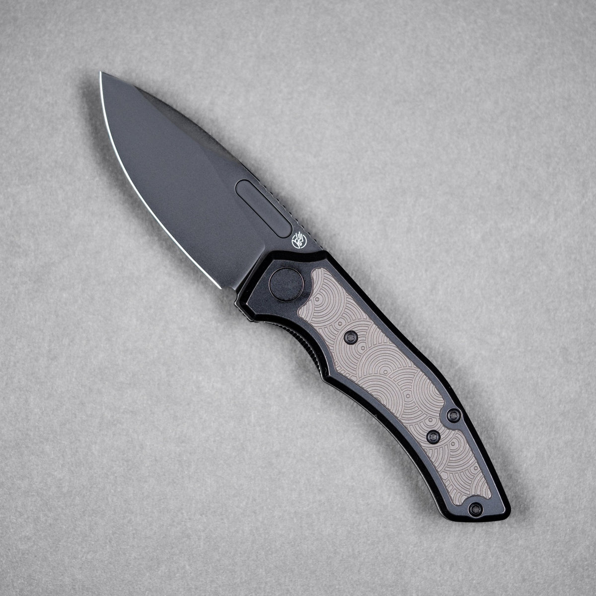 What Does Greyman Mean in Everyday Carry? - URBAN EDC®