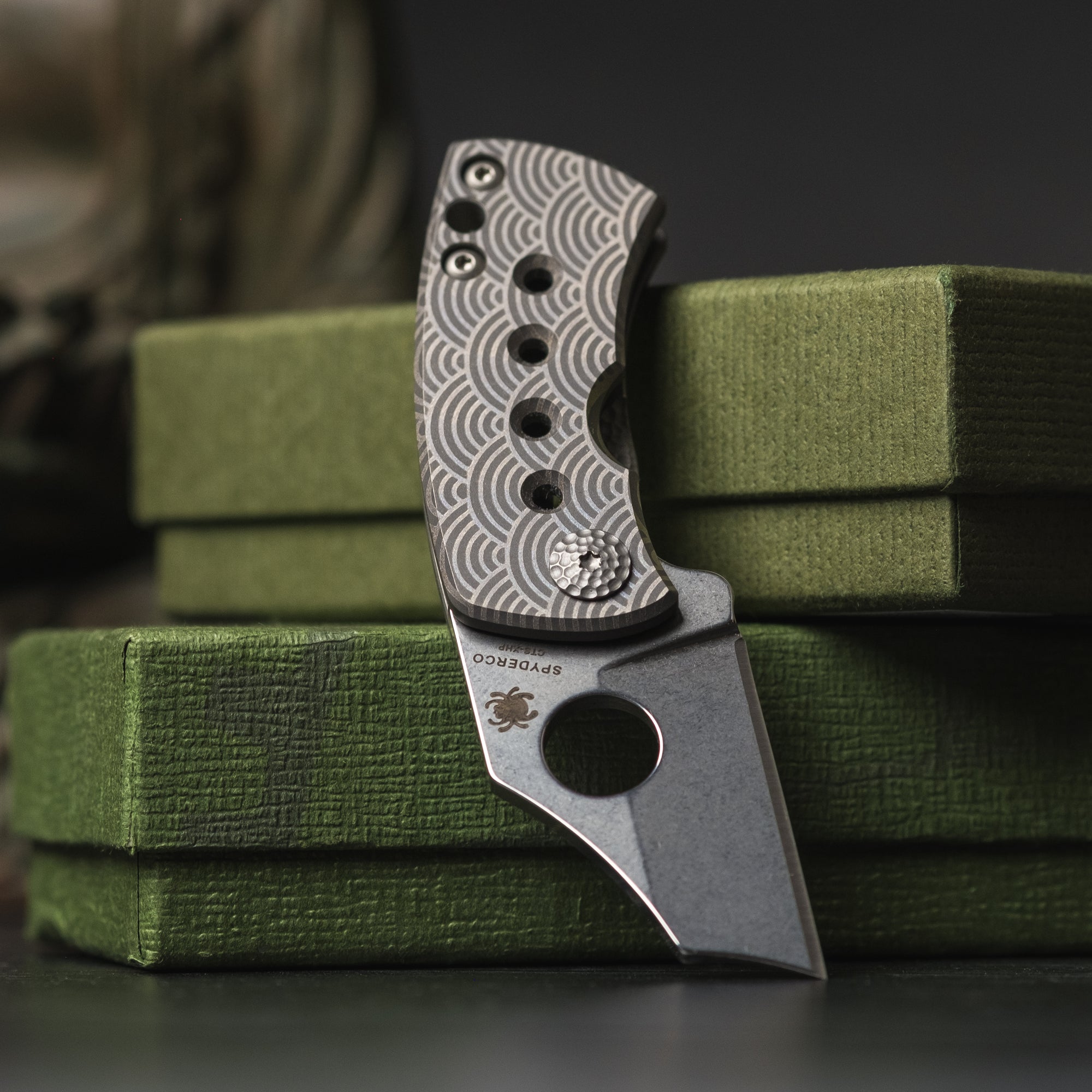 Spyderco McBee - Seigaiha Mod by MetalMorphosis