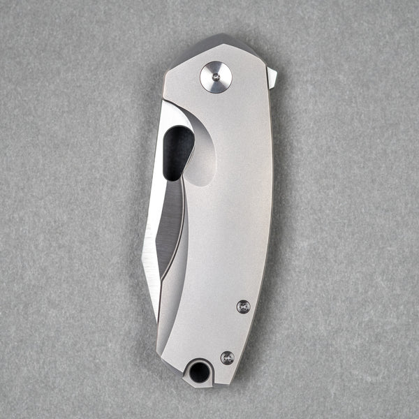 Urban EDC Becerro - Titanium