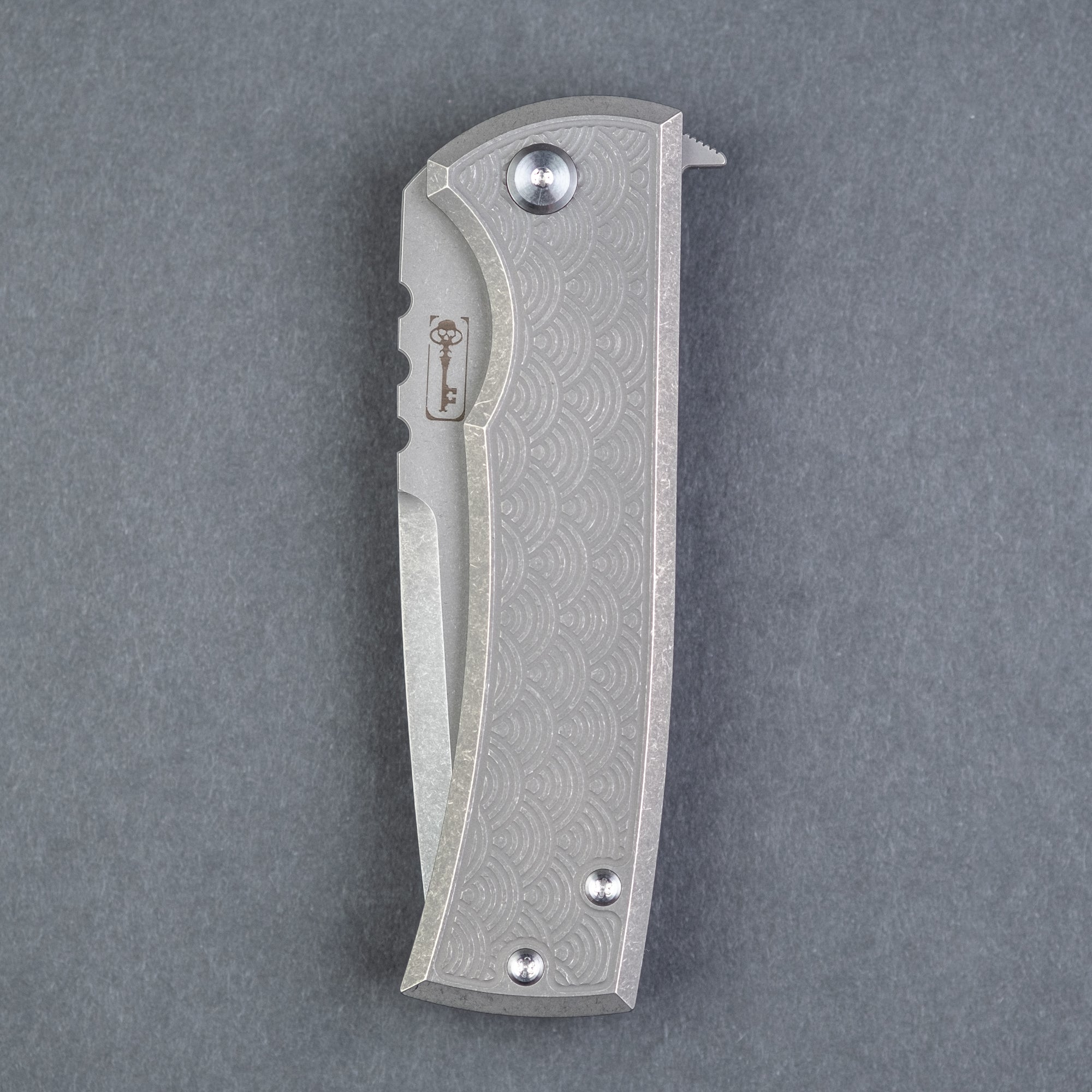 Chaves Redencion 229 w/ Lee Williams Kickstop Flipper - Seigaiha Engraved Titanium (Exclusive)