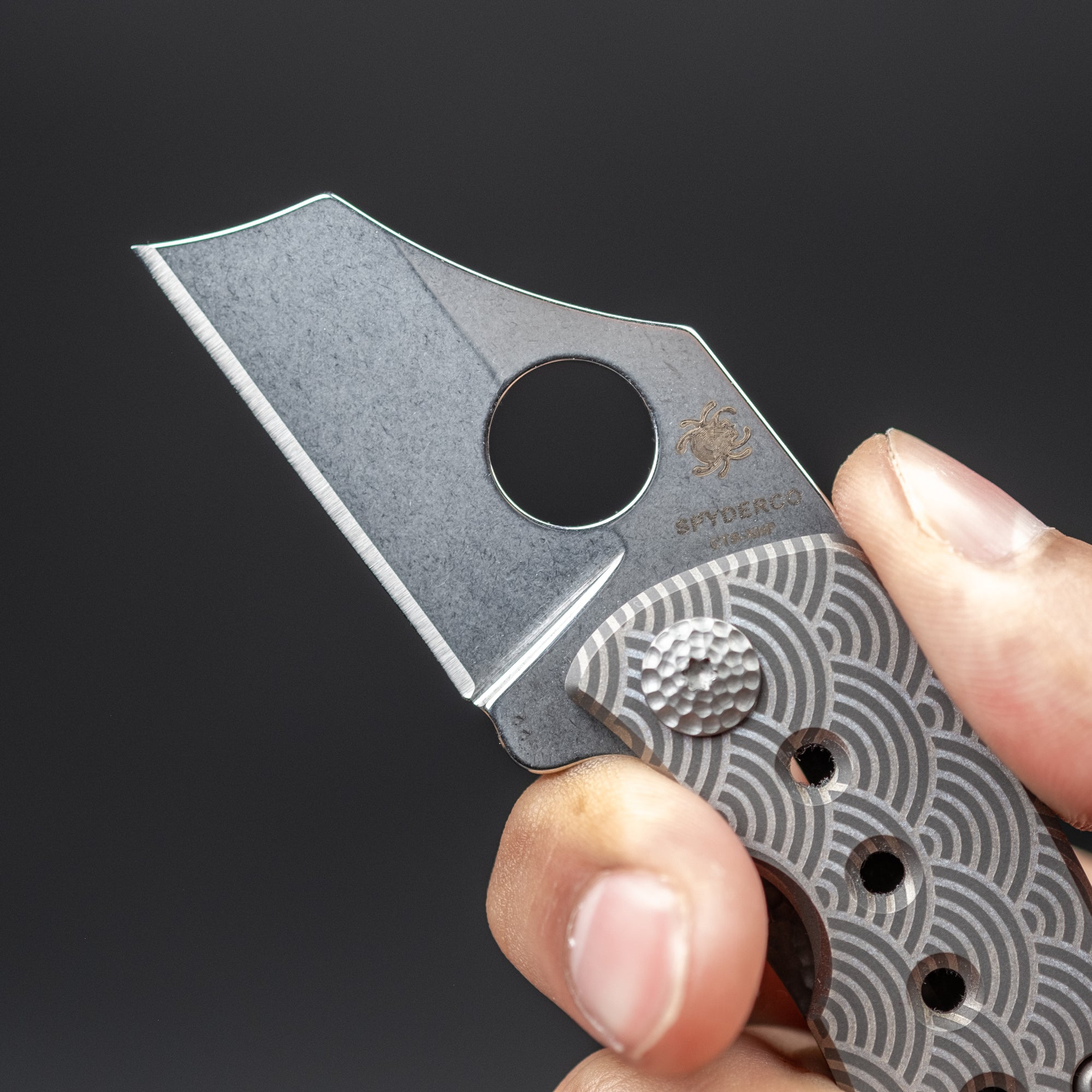 Spyderco McBee - Seigaiha Mod by MetalMorphosis