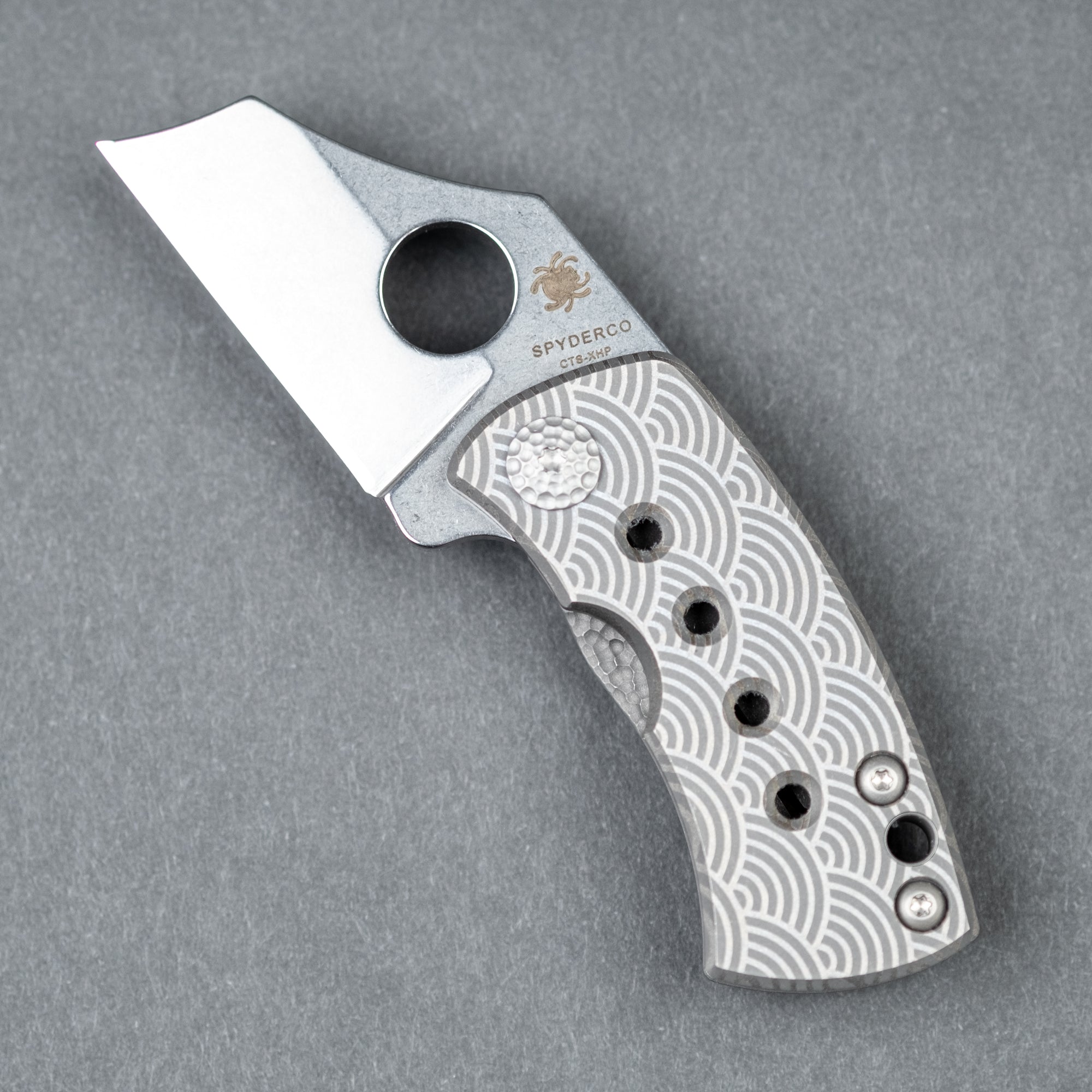 Spyderco McBee - Seigaiha Mod by MetalMorphosis