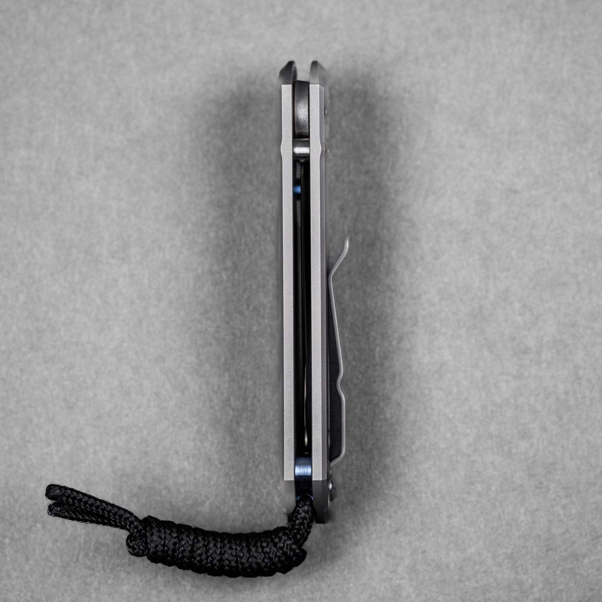 Chris Reeve Small Sebenza 31 - Insingo Magnacut & Glass Blasted Titanium w/ Blue Accents - URBAN EDC®
