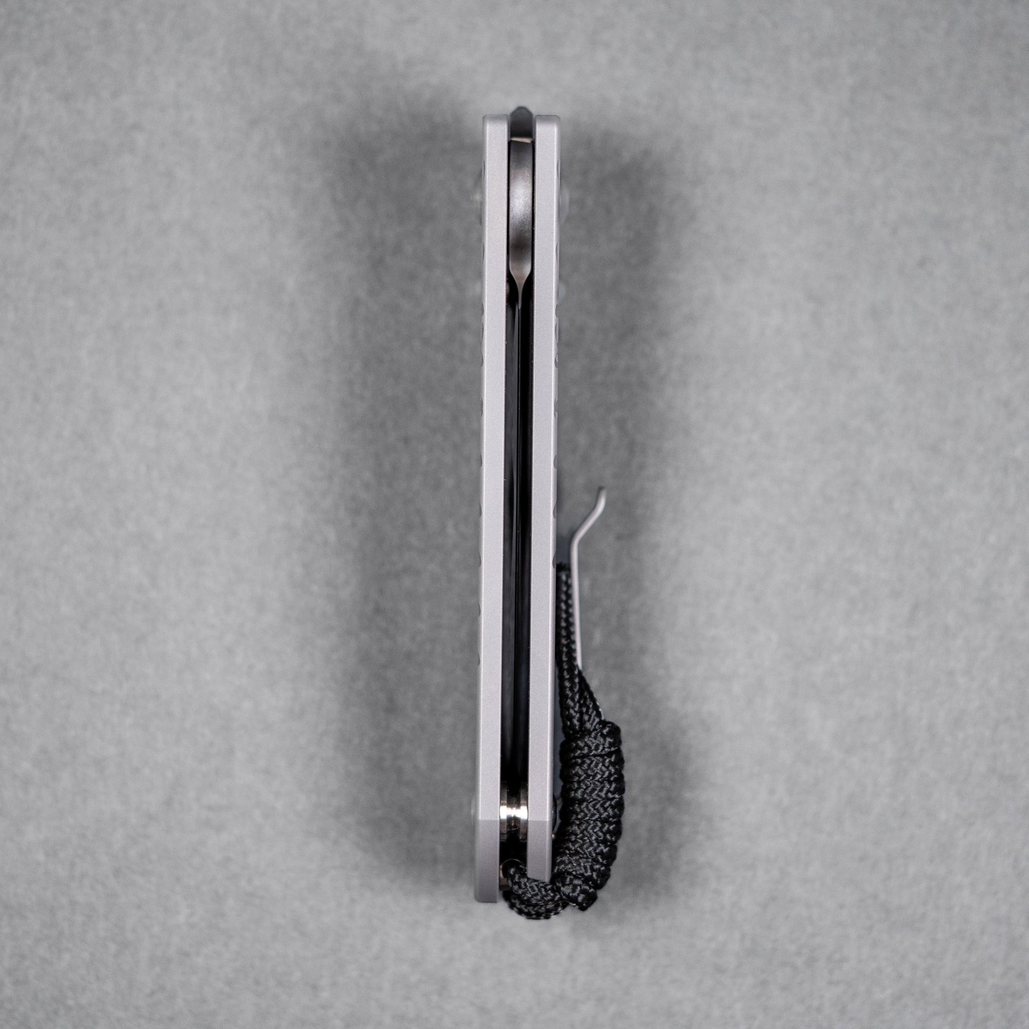 Chris Reeve Umnumzaan - Drop Point Magnacut & Glass Blasted Titanium - URBAN EDC®