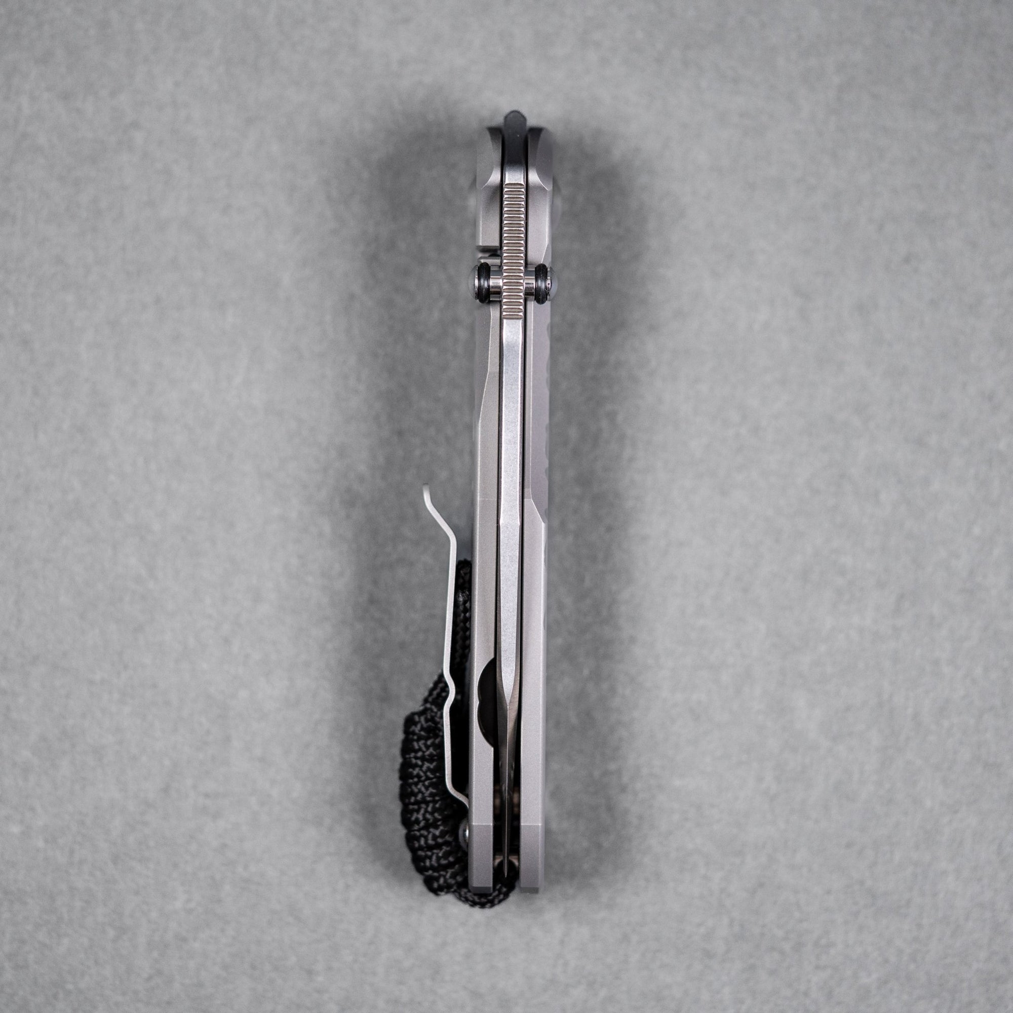 Chris Reeve Umnumzaan - Drop Point Magnacut & Glass Blasted Titanium - URBAN EDC®