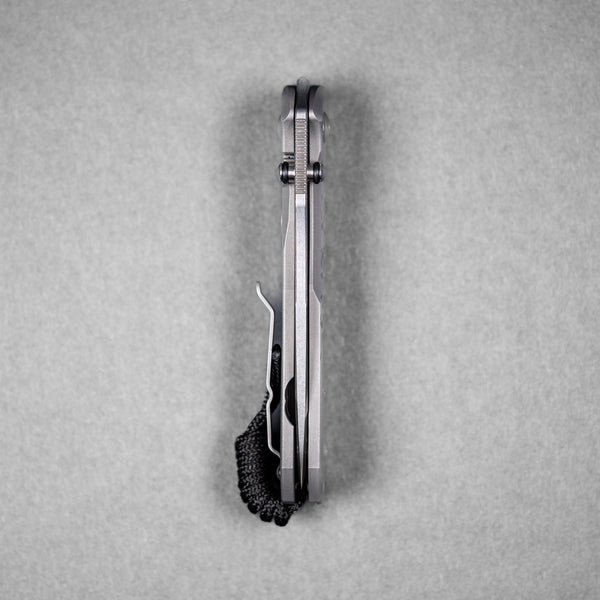 Chris Reeve Umnumzaan - Tanto Magnacut & Glass Blasted Titanium - URBAN EDC®
