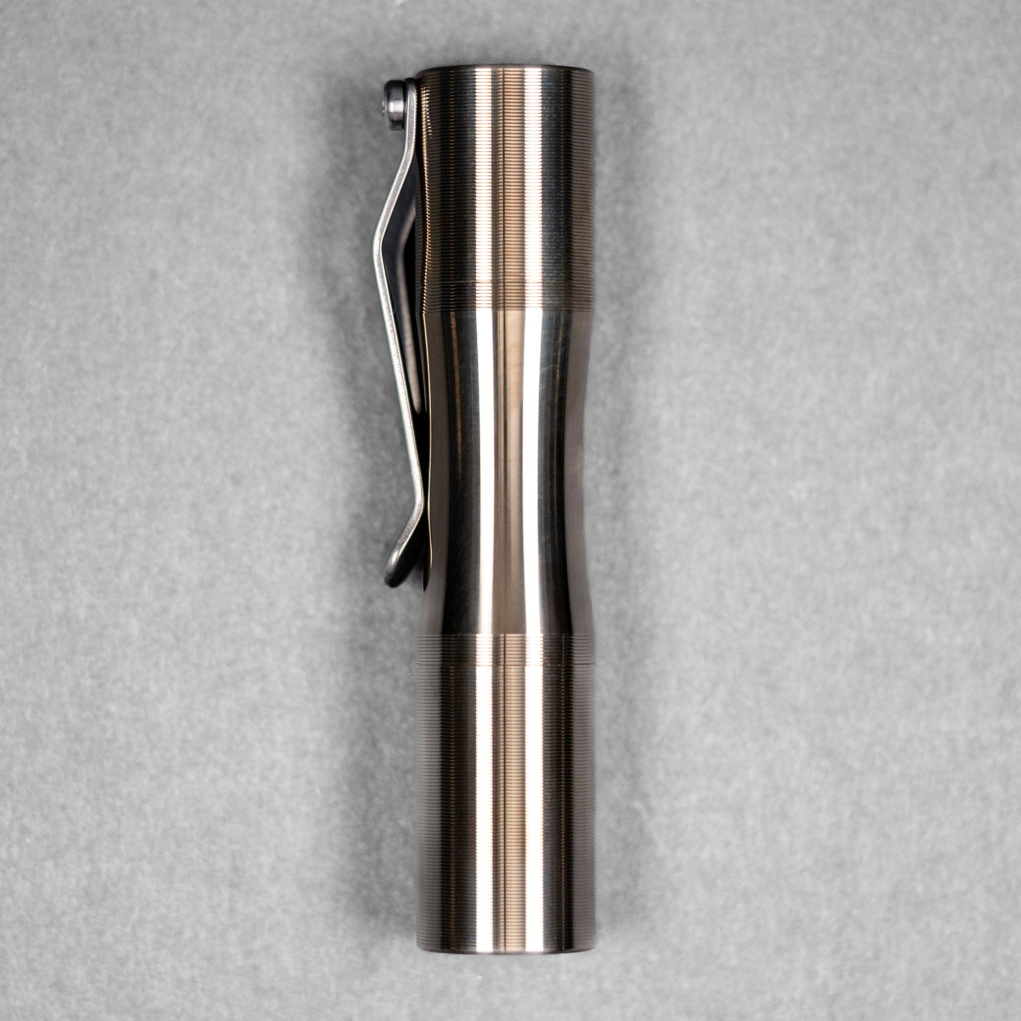 tataty❷ Tactile Turn Apollo Flashlight - Bronze – URBAN EDC®