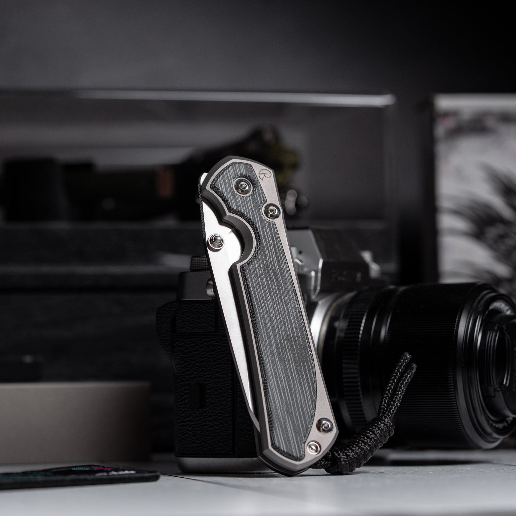 Drop Date (05/06): Chris Reeve Large Sebenza 31 - Insingo Magnacut & Glass Blasted Titanium w/ Black Canvas Micarta Inlay - URBAN EDC®