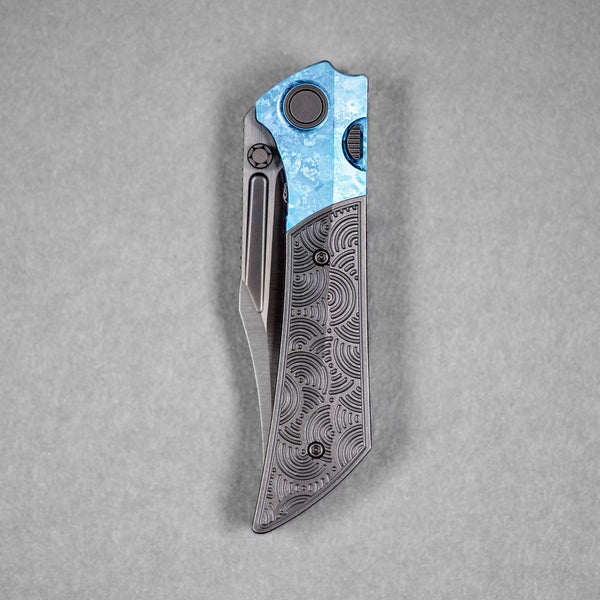 Drop Date (07/01): Gecko x URBAN Dune - Belt Satin DLC Vanax & Blackwashed Ti Chaos Seigaiha™ w/ Blurple Crystal Ti Bolster - URBAN EDC®