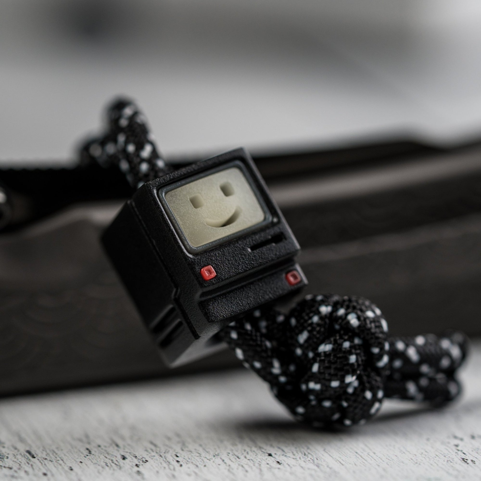 Drop Date (12/23): Sir MacIntyre Lanyard Bead - Dark Mode - URBAN EDC®