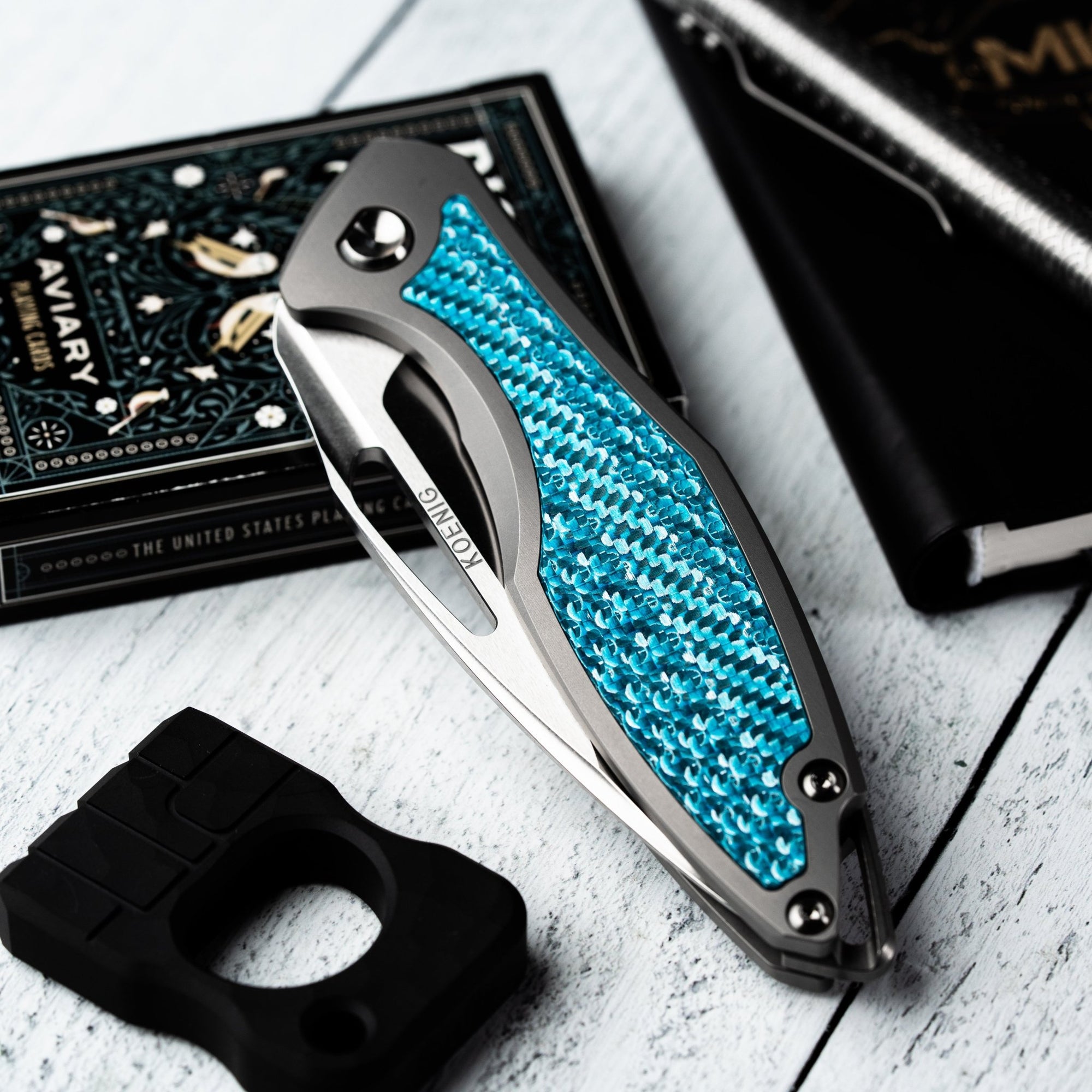 Drop Date (12/30): Koenig Arius Non - Flipper - Brightwashed w/ Polished Flats M390 & Aqua Blue Twill Inlay - URBAN EDC®