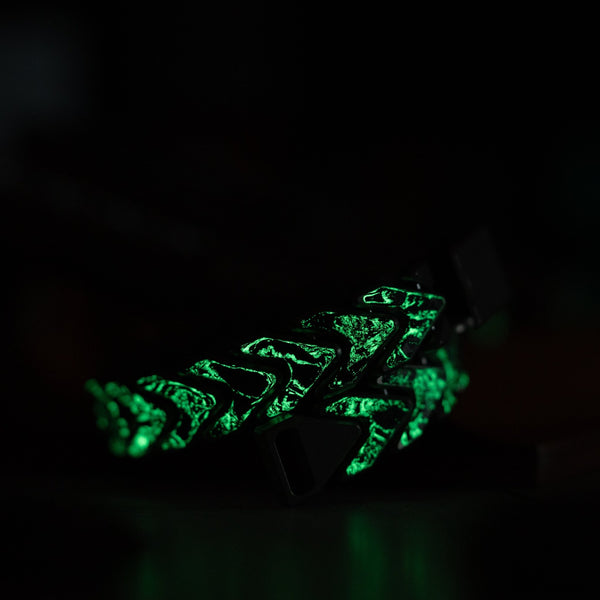 Drop Date (2026/01/07): Tomas Makes Vector Bracelet - Titanium w/ Dark Matter Glow (Custom) - URBAN EDC®