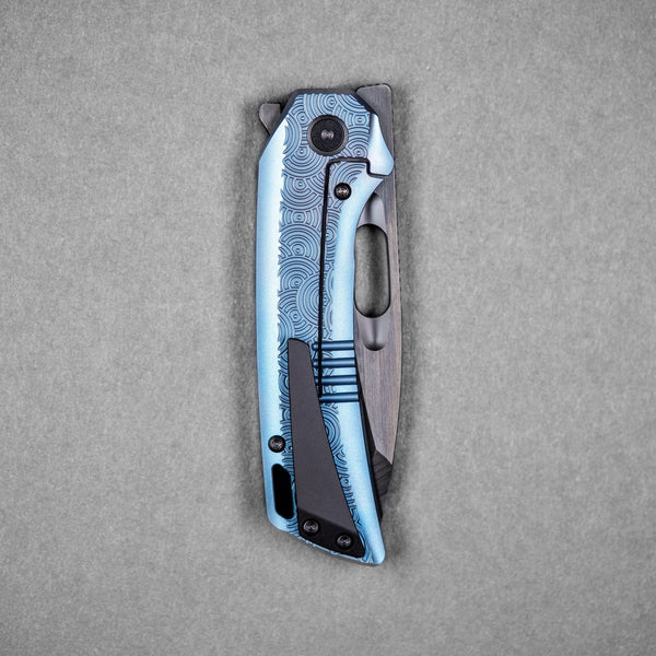 EMP EDC x URBAN Nymble XT - Belt Satin DLC Magnacut & Blue Anodized Ti w/ Chaos Seigaiha™ - URBAN EDC®