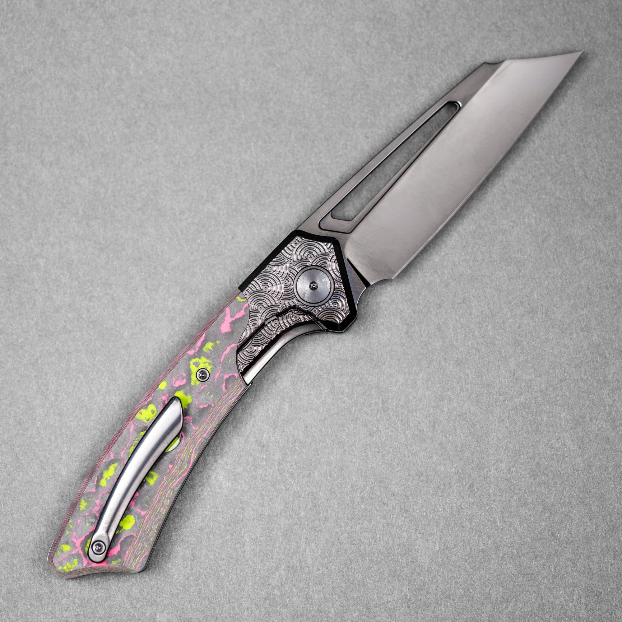 Gecko x URBAN Pictus V2 XL - Polished DLC Vanax & Polished DLC Ti Chaos Seigaiha™ w/ Watermelon Sugar Camo Carbon - URBAN EDC®