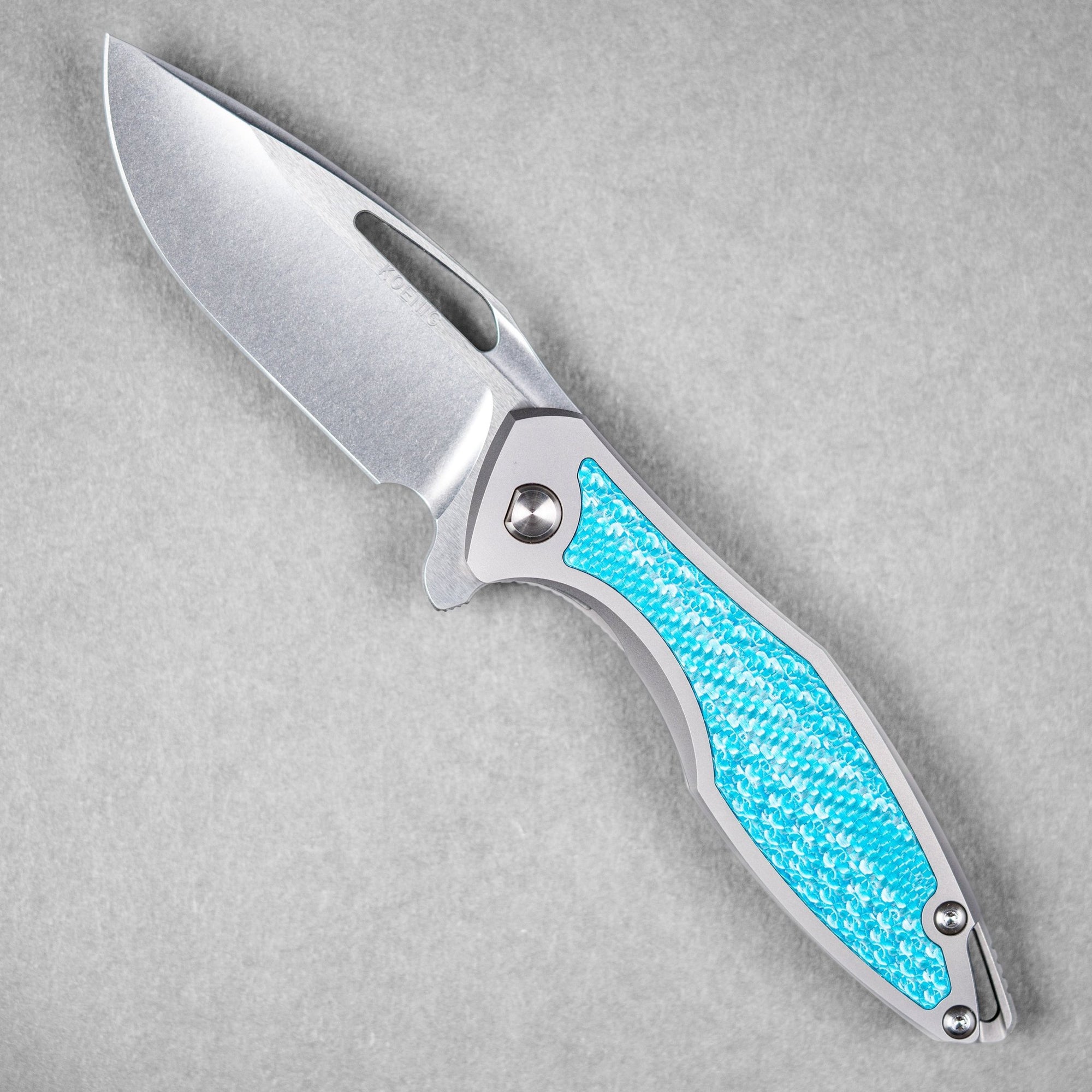Koenig Arius Flipper - Brightwashed w/ Polished Flats M390 & Aqua Blue Twill Inlay - URBAN EDC®