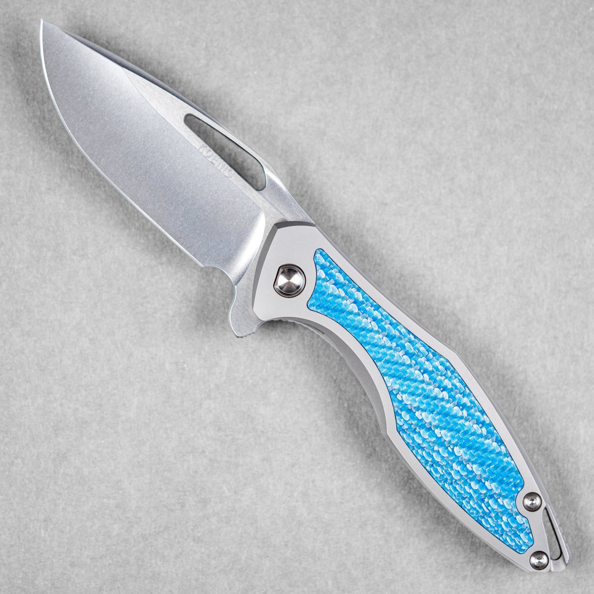 Koenig Arius Flipper - Brightwashed w/ Polished Flats M390 & Raised Blue Twill Inlay - URBAN EDC®