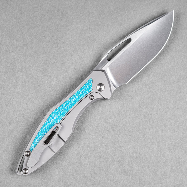 Koenig Arius Non - Flipper - Brightwashed w/ Polished Flats M390 & Aqua Blue Twill Inlay - URBAN EDC®