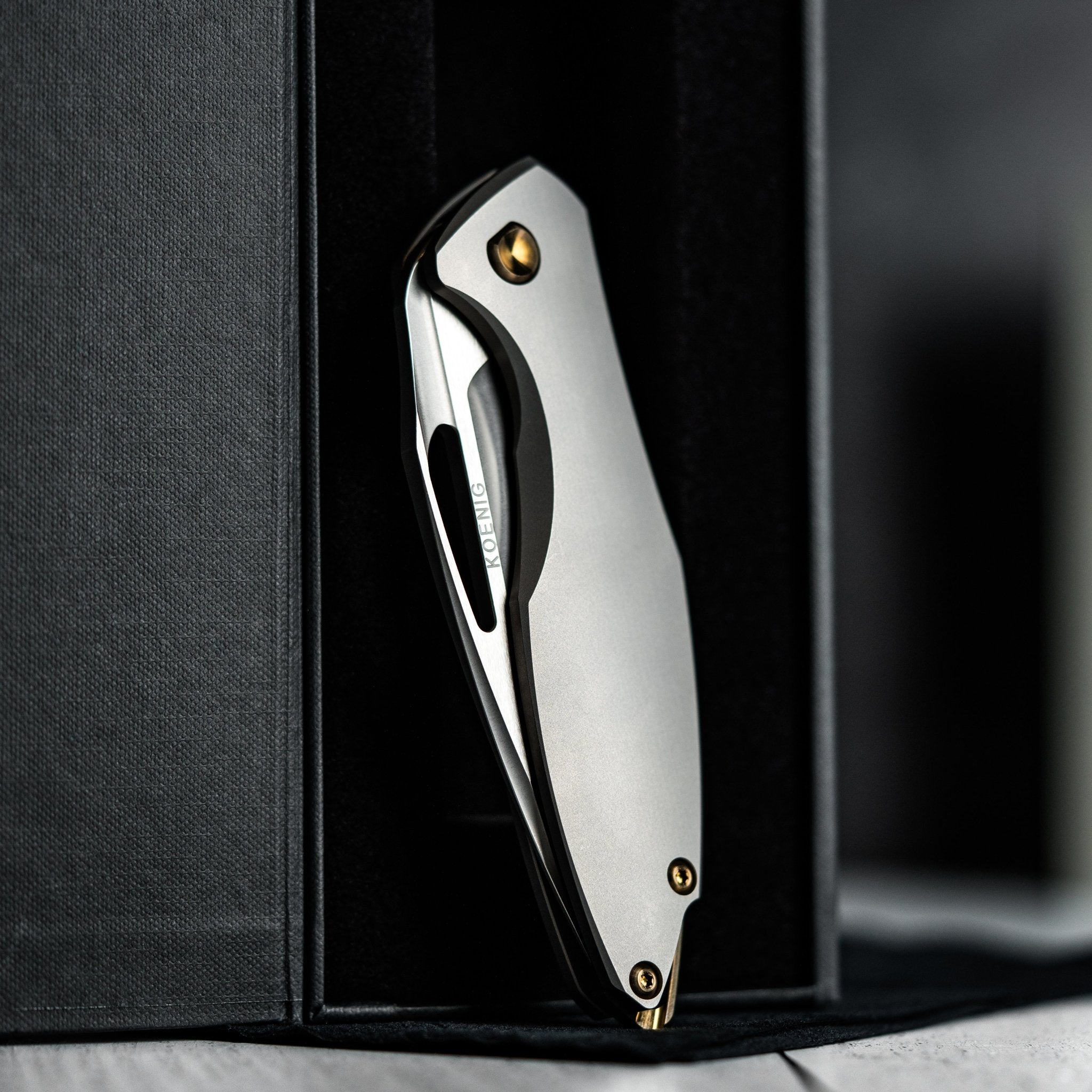 Koenig Arius - Non-Flipper w/ Bronze Anodized Ti Hardware