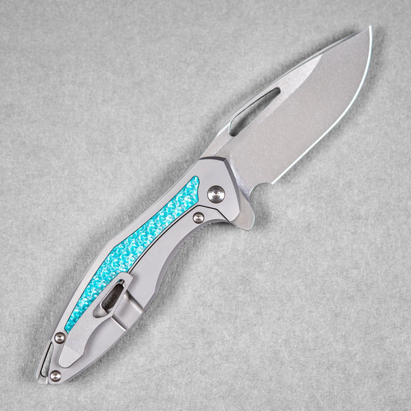 Koenig Mini Arius Flipper - Brightwashed w/ Polished Flats M390 & Aqua Teal Twill Inlay - URBAN EDC®
