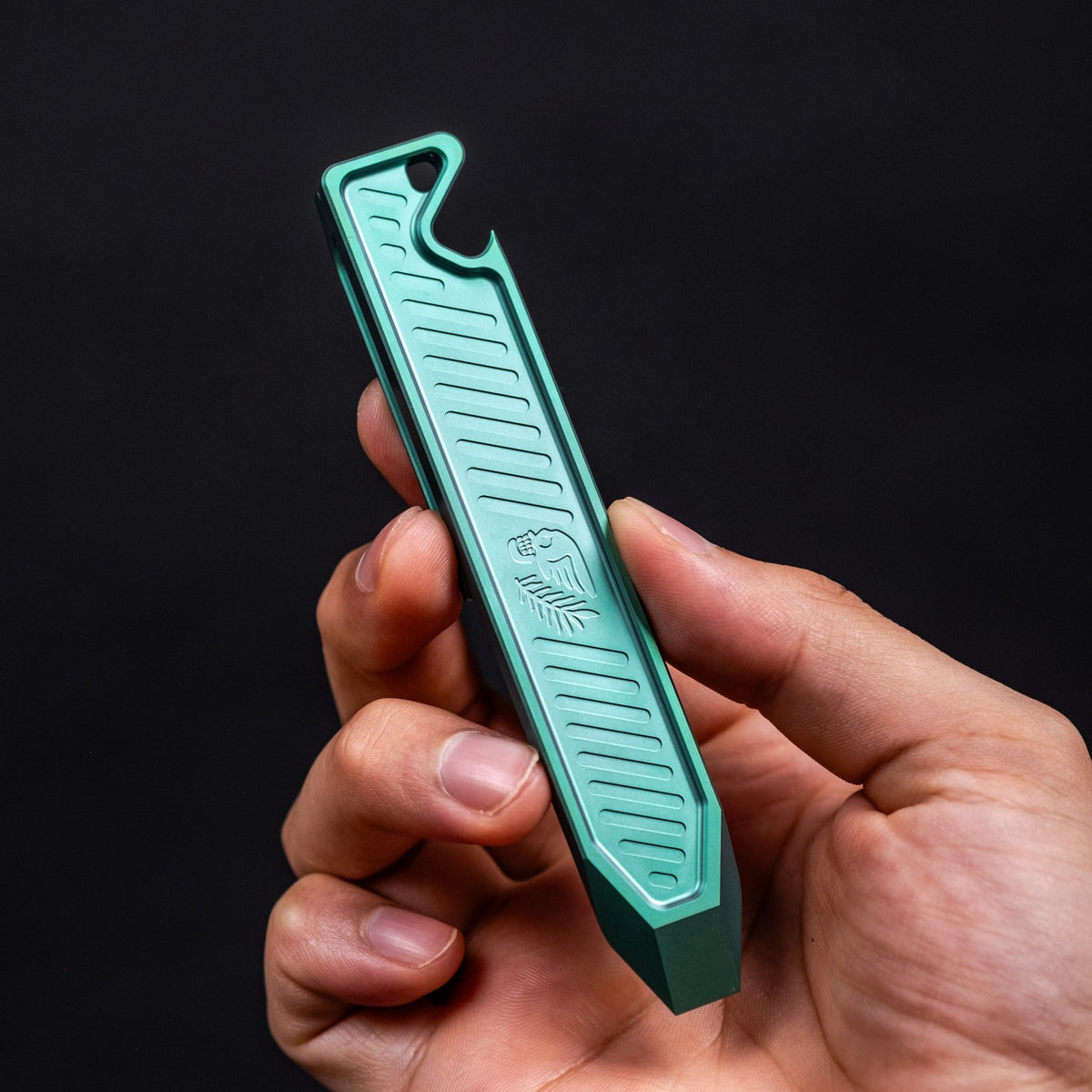 Peace Neighbor Archon Prybar - Green Titanium – URBAN EDC®