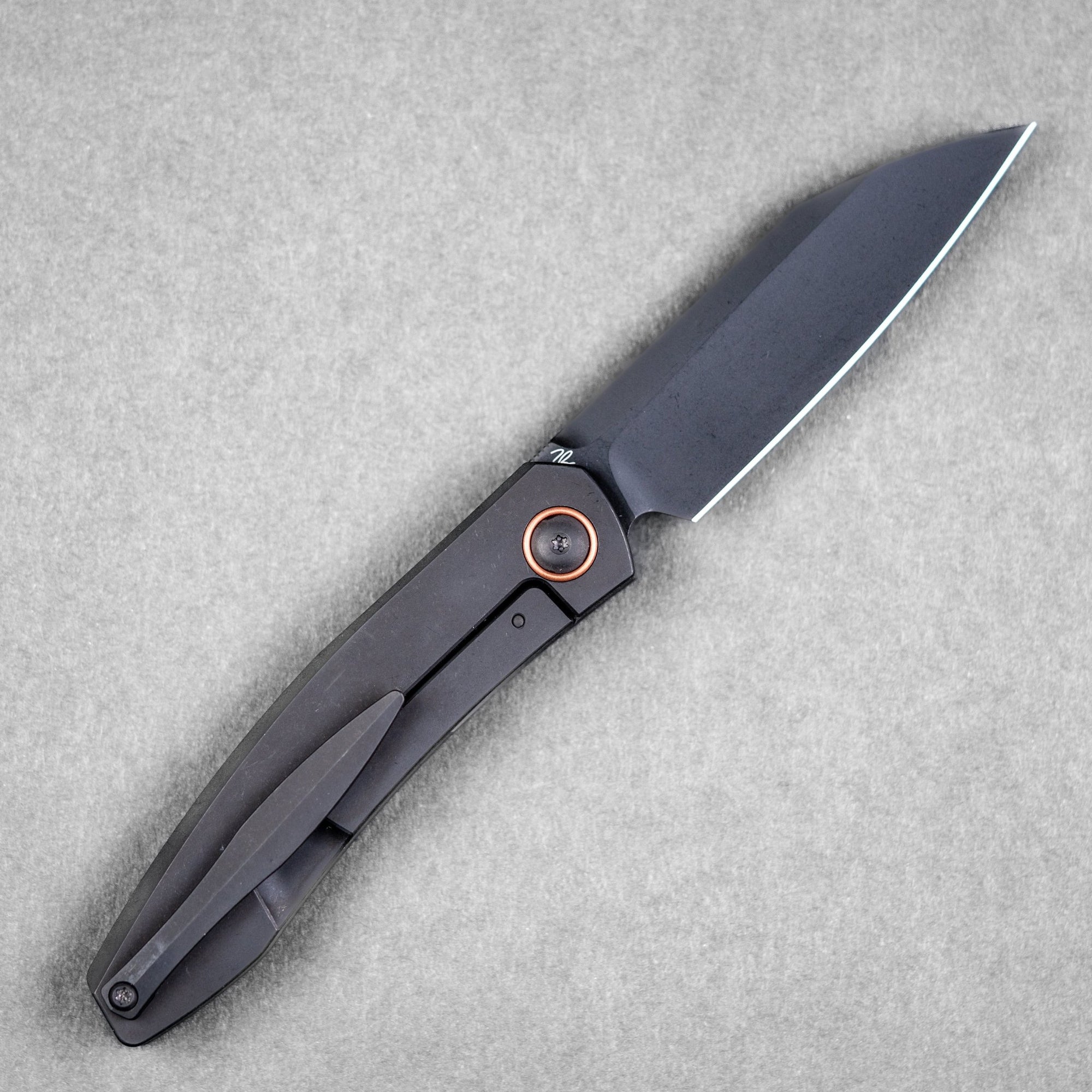 Pre - Order: URBAN Chimarra - Blackwashed Magnacut & Blackwashed Titanium w/ Copper Pivot Collar & Backspacer - URBAN EDC®