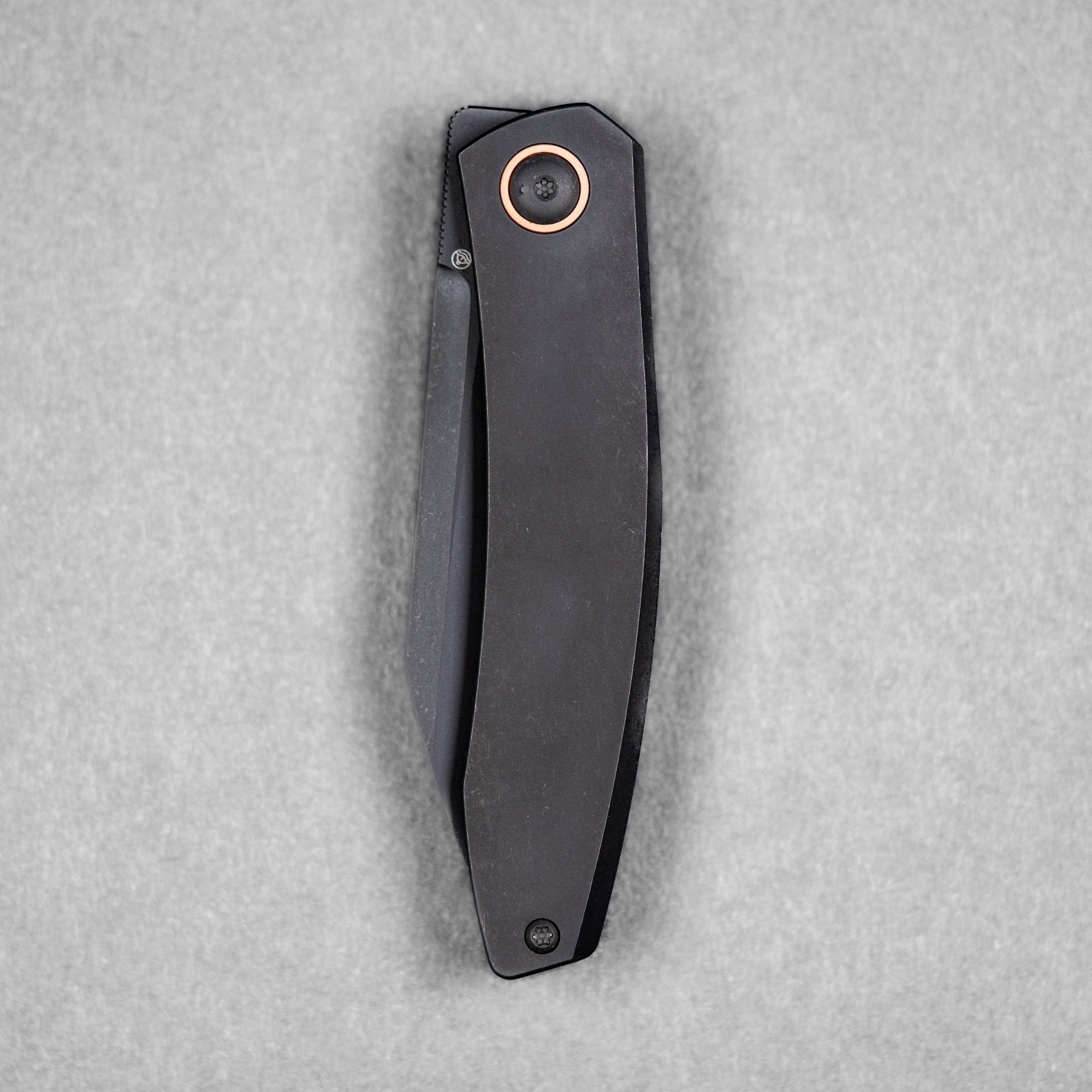 Pre - Order: URBAN Chimarra - Blackwashed Magnacut & Blackwashed Titanium w/ Copper Pivot Collar & Backspacer - URBAN EDC®