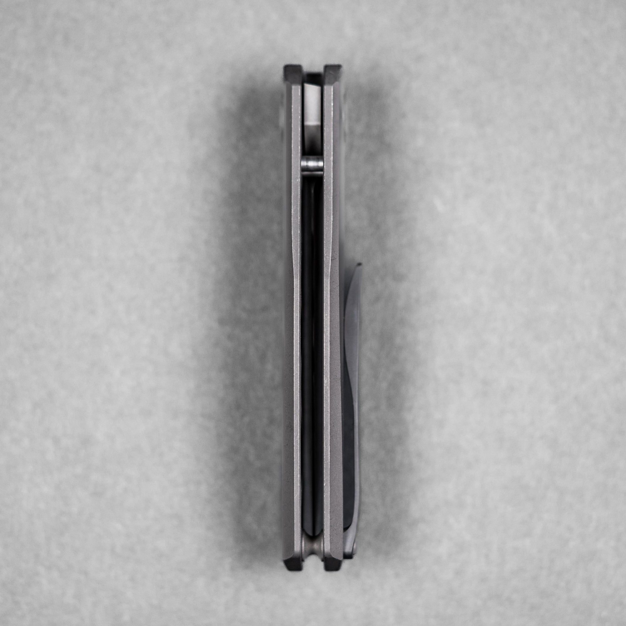 Pre - Order: URBAN Chimarra - Darkwashed Magnacut & Darkwashed Titanium w/ Zirc Pivot Collar & Clip - URBAN EDC®