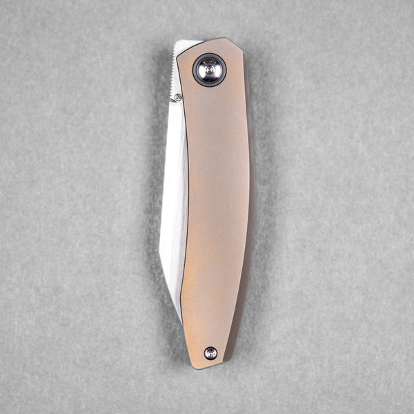 Pre - Order: URBAN Chimarra - Hand - Rubbed Magnacut & Bronze Anodized Titanium w/ Zirc Pivot Collar & Clip - URBAN EDC®