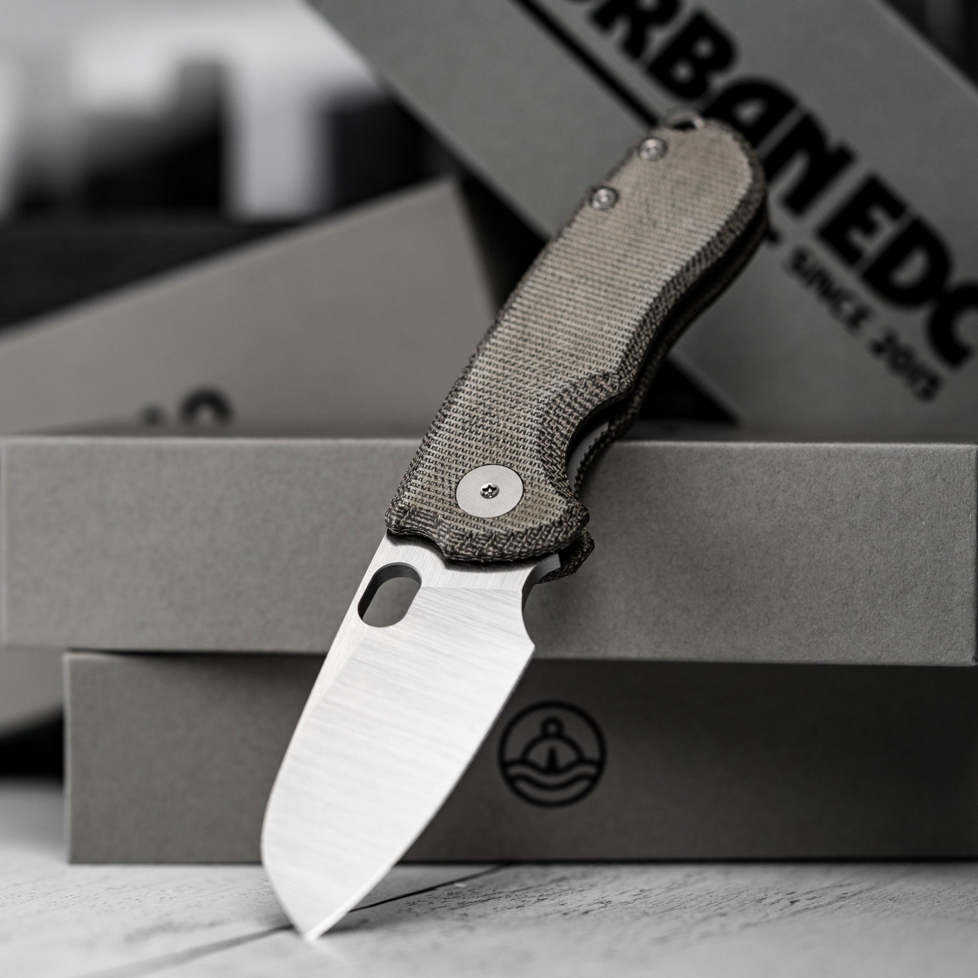 Pre - Order: URBAN Jib - Satin Magnacut & Green Micarta w/ Titanium Backspacer - URBAN EDC®