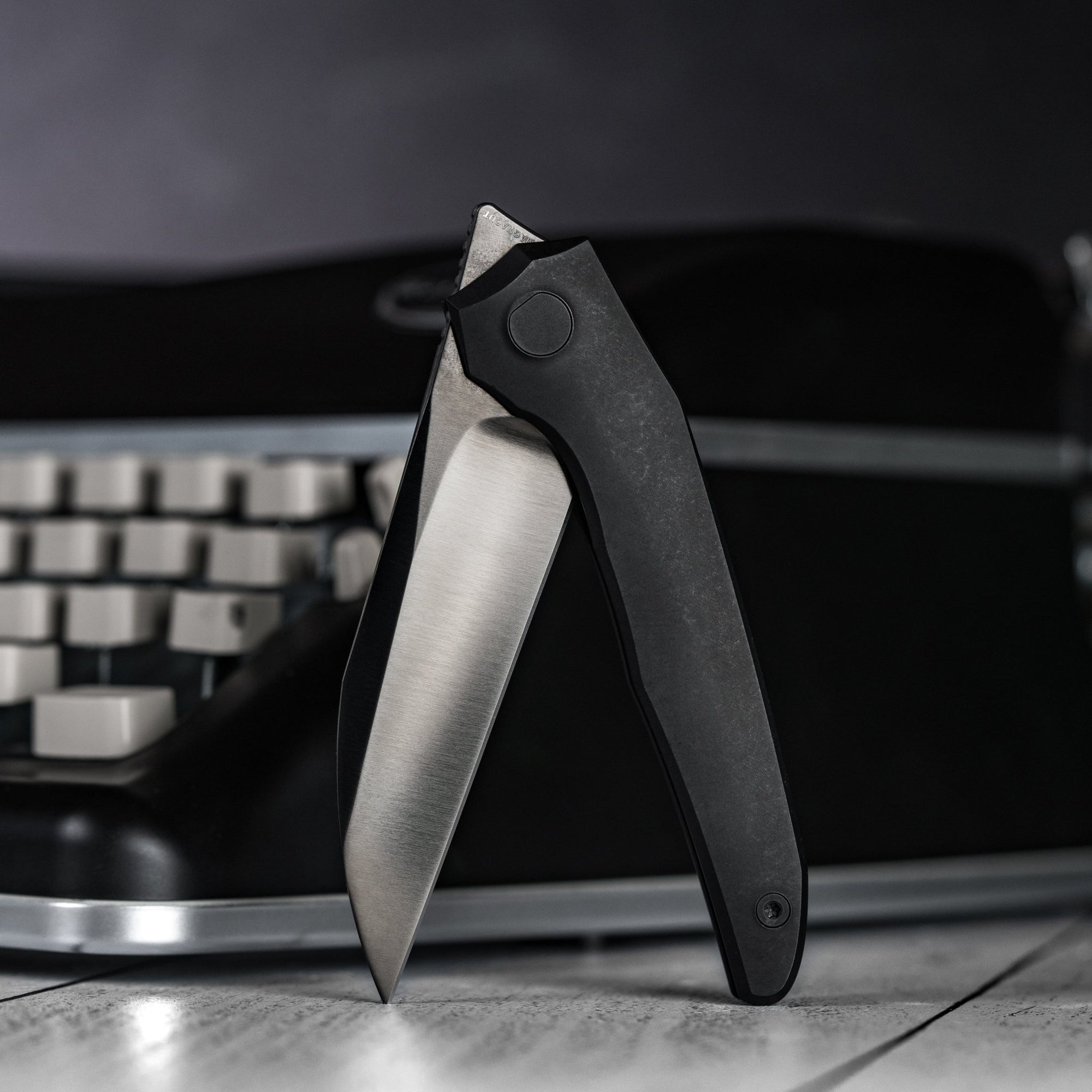 Pre - Order: URBAN Nitroglide - Polished DLC Magnacut w/ Blackwashed Titanium - URBAN EDC®