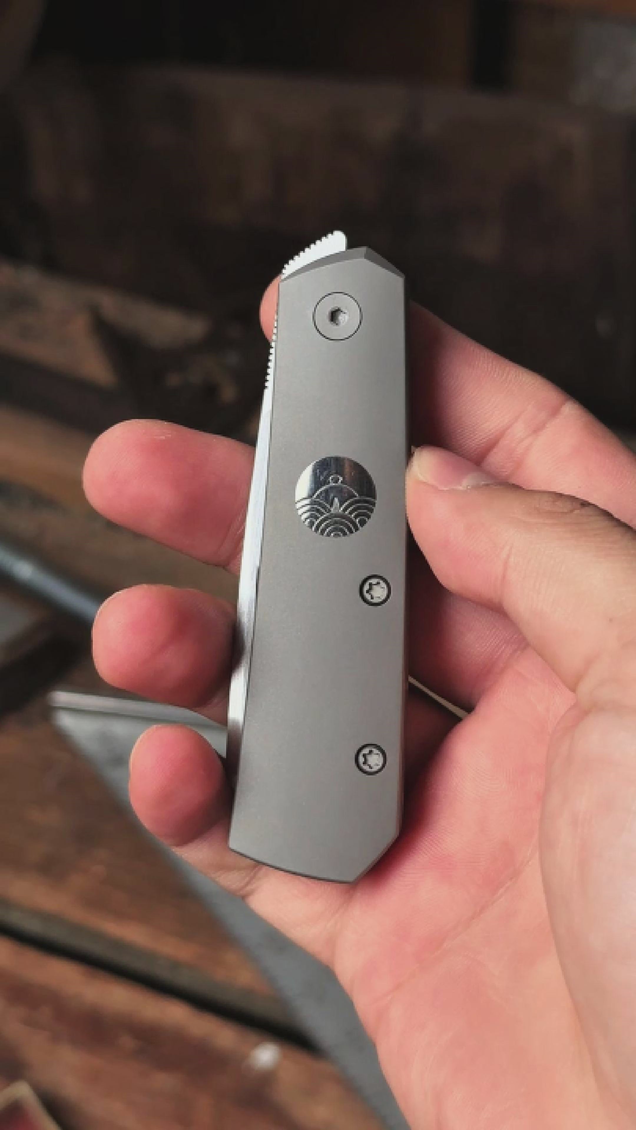 URBAN Straighthawk - Darkblasted Titanium w/ Hand-Rubbed Magnacut