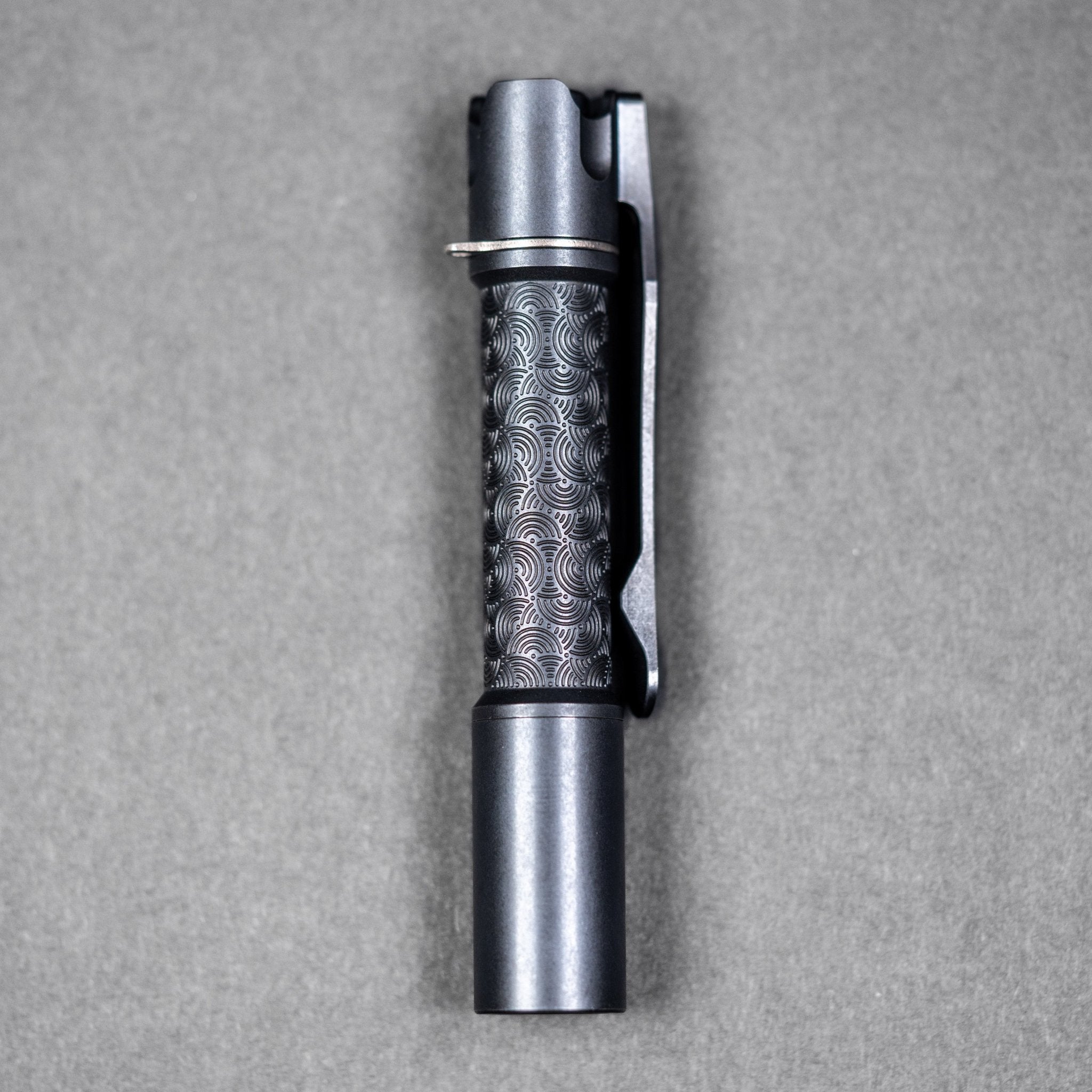 Ray's③ Reylight x URBAN Pineapple Mini Flashlight - Black Oil Ti Chaos