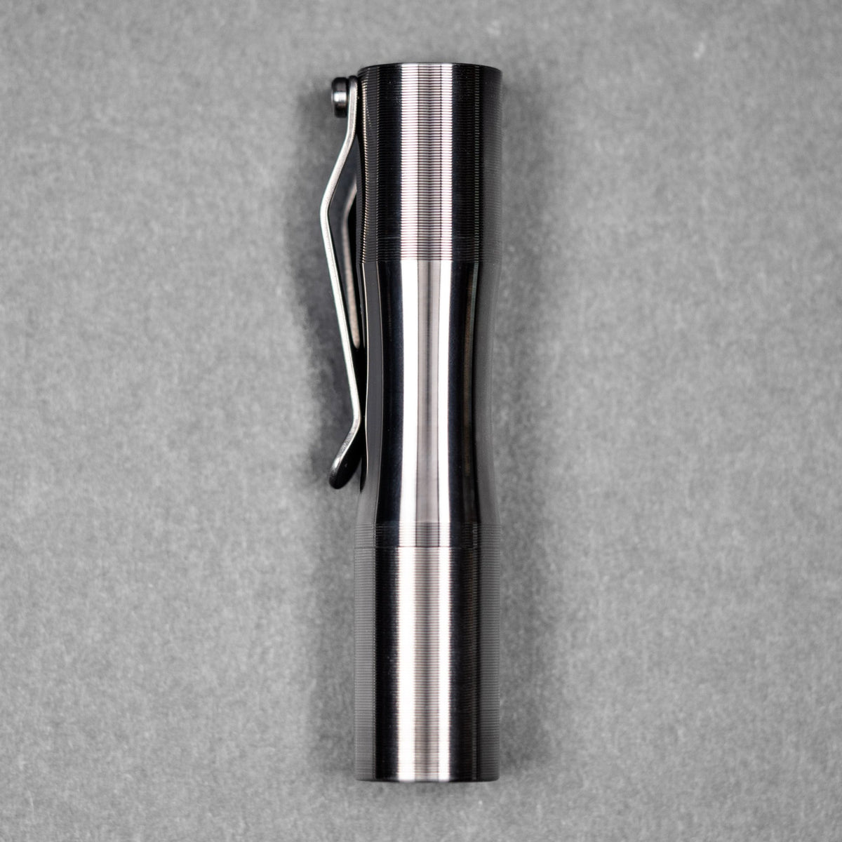 Apollo Flashlight Tactile Turn Apollo Flashlight - Titanium – URBAN EDC®