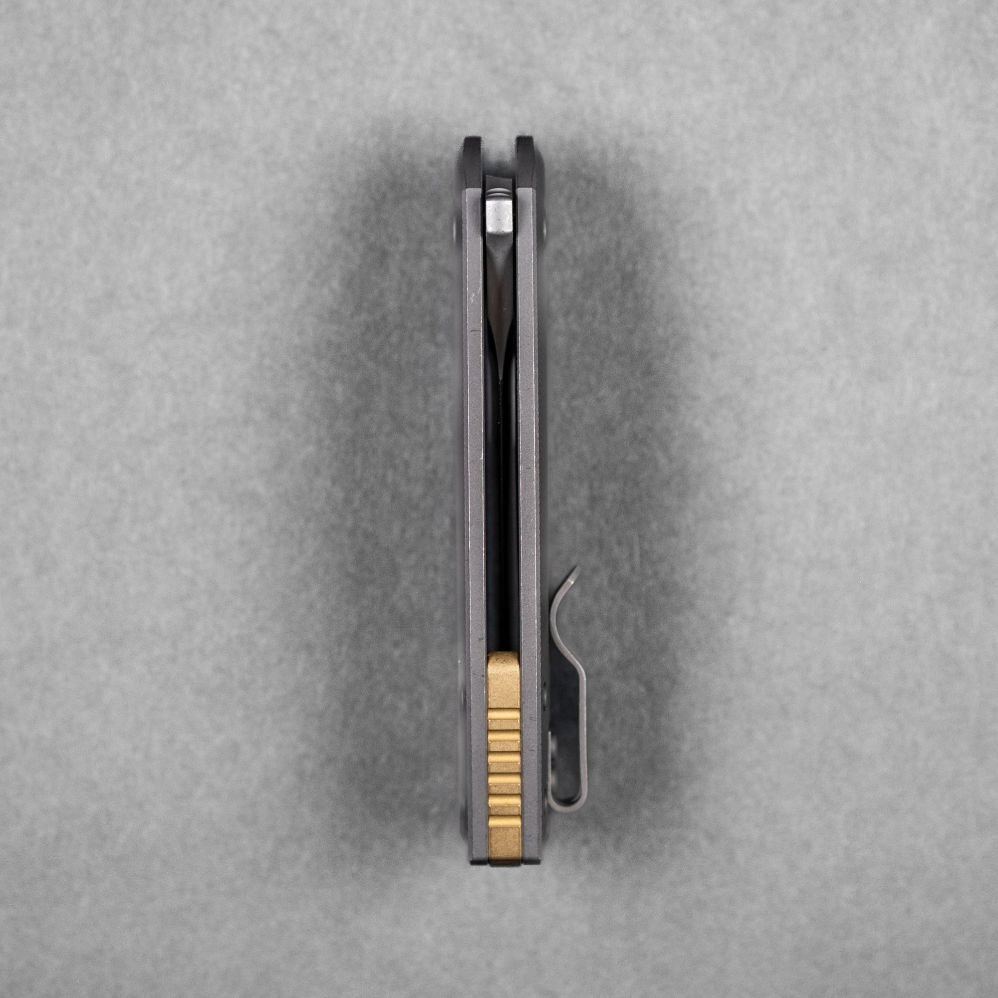 URBAN Becerro - Darkwashed Magnacut & Darkwashed Titanium w/ Micro Milling - URBAN EDC®