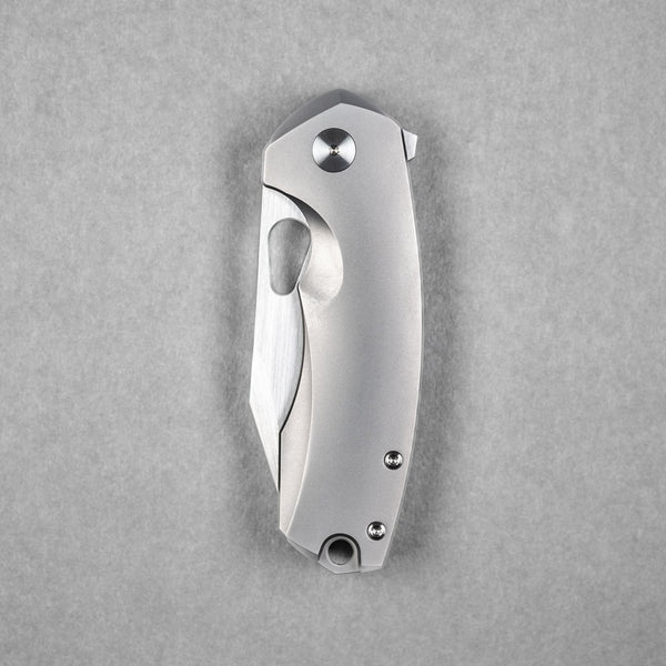 URBAN Becerro - Hand - Rubbed Magnacut & Plain Titanium - URBAN EDC®