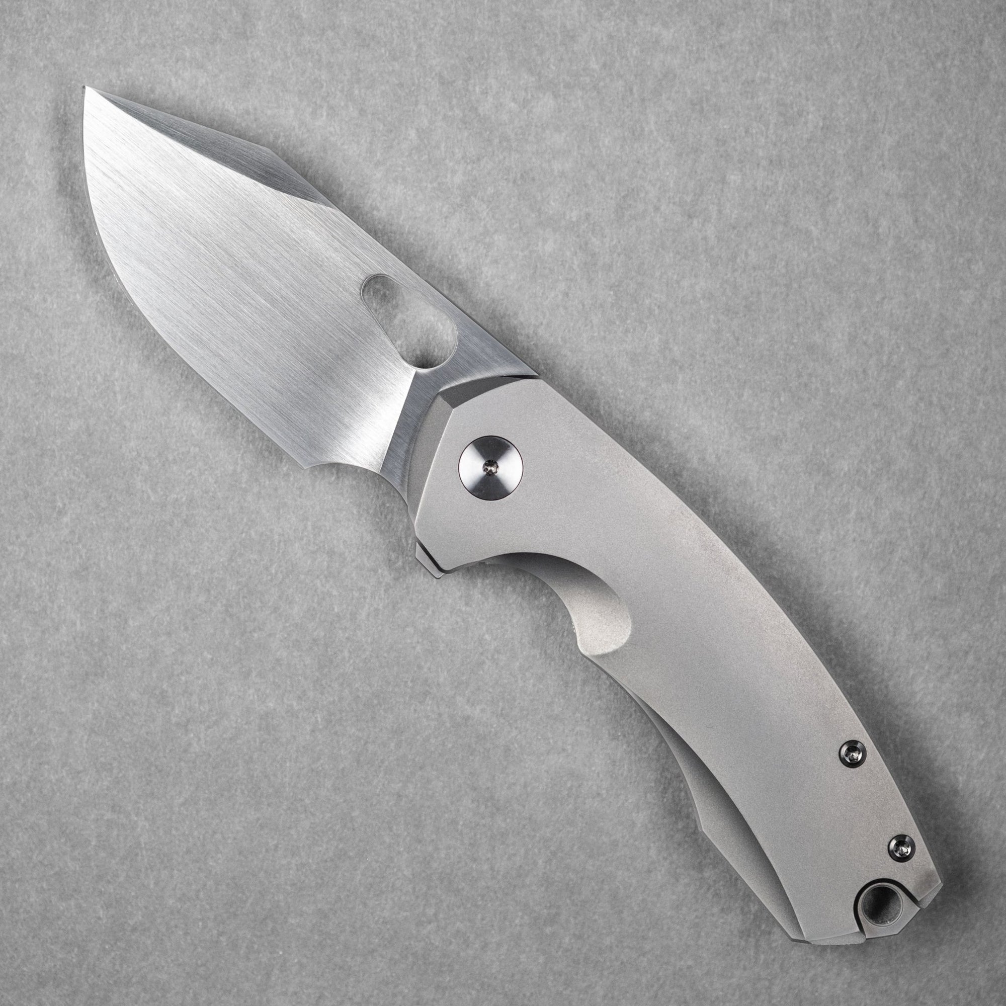 URBAN Becerro - Hand - Rubbed Magnacut & Plain Titanium - URBAN EDC®
