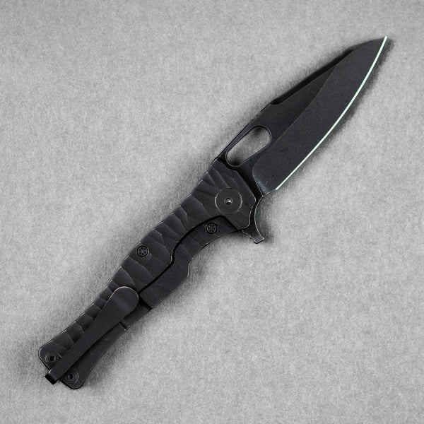 URBAN Castellan - Blackwashed Magnacut & Blackwashed Titanium w/ Rock Texture - URBAN EDC®