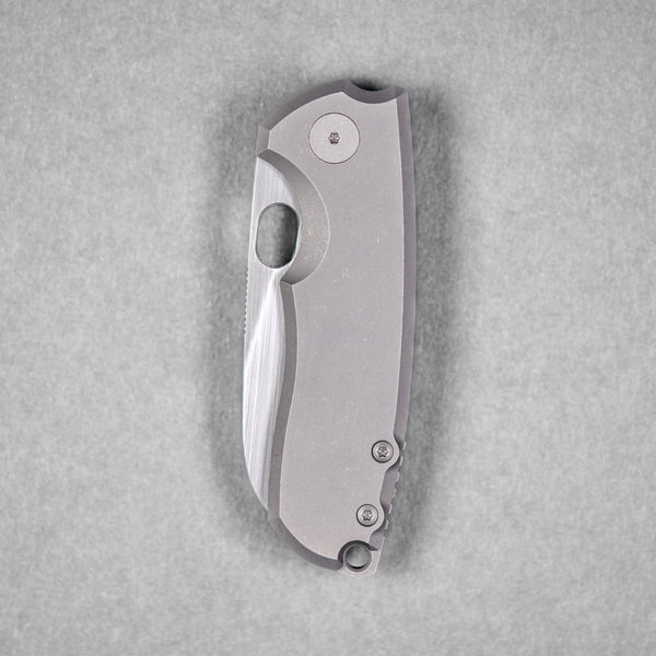 URBAN F5.5 - Dark - Rubbed Magnacut & Darkwashed Titanium - URBAN EDC®