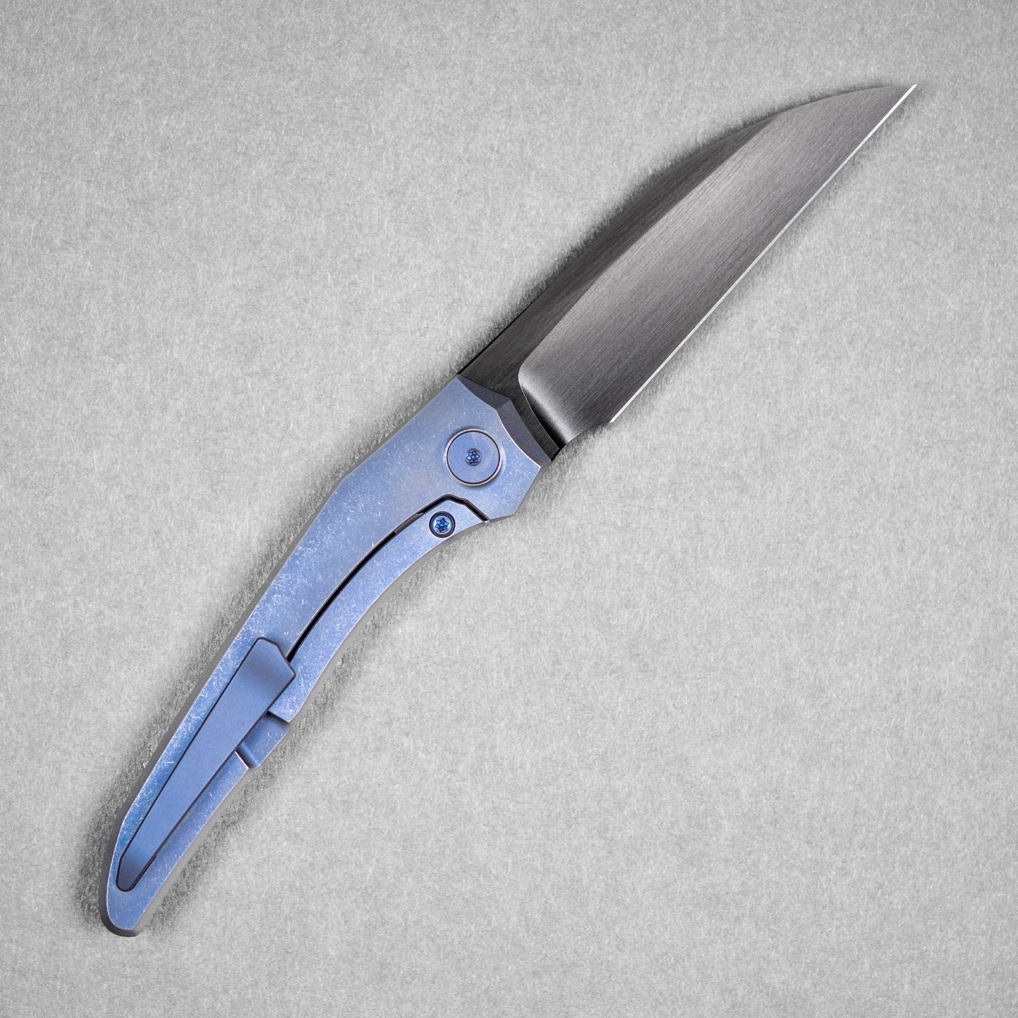 URBAN Nitroglide - Polished DLC Hand - Rubbed Magnacut w/ Blurple Anodized Stonewash Titanium - URBAN EDC®