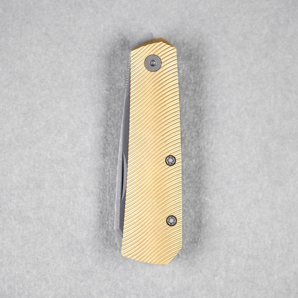 URBAN Straighthawk - Darkwashed Magnacut & Stonewashed Brass w/ Micro Milling - URBAN EDC®