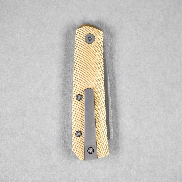 URBAN Straighthawk - Darkwashed Magnacut & Stonewashed Brass w/ Micro Milling - URBAN EDC®