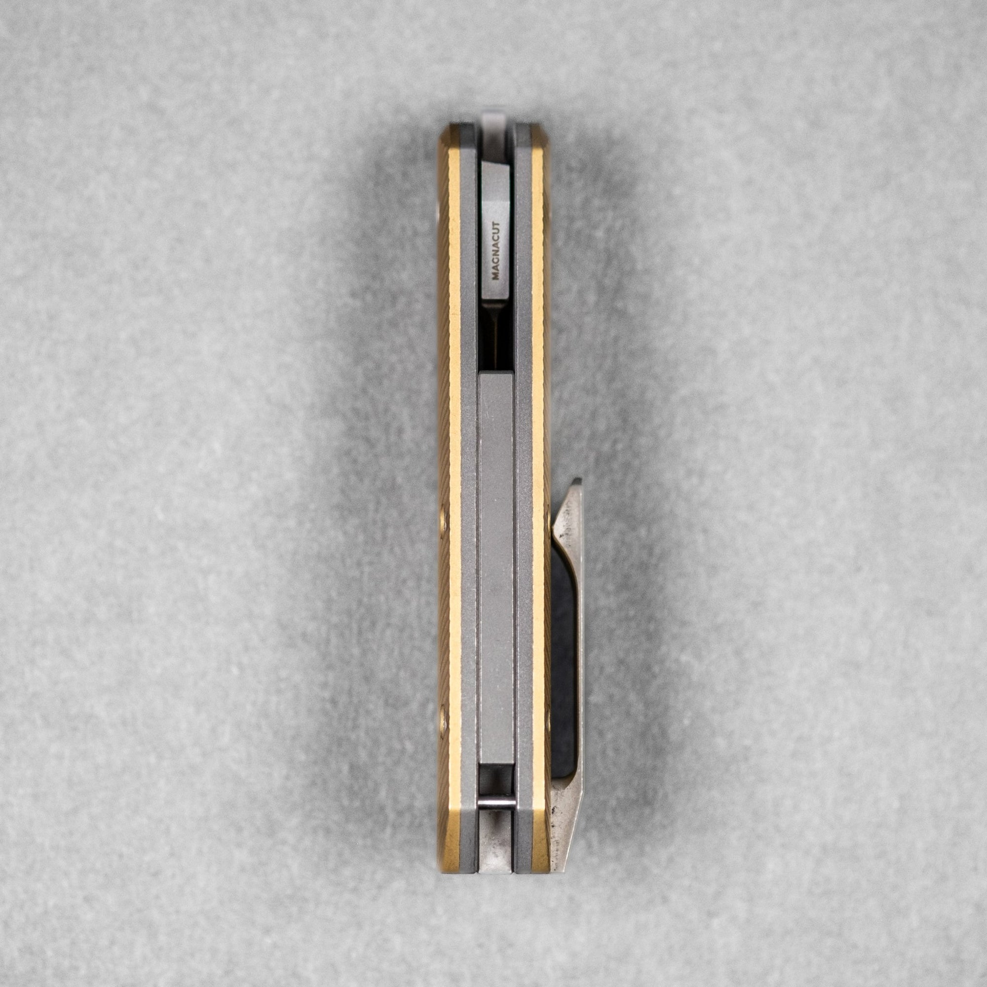 URBAN Straighthawk - Darkwashed Magnacut & Stonewashed Brass w/ Micro Milling - URBAN EDC®