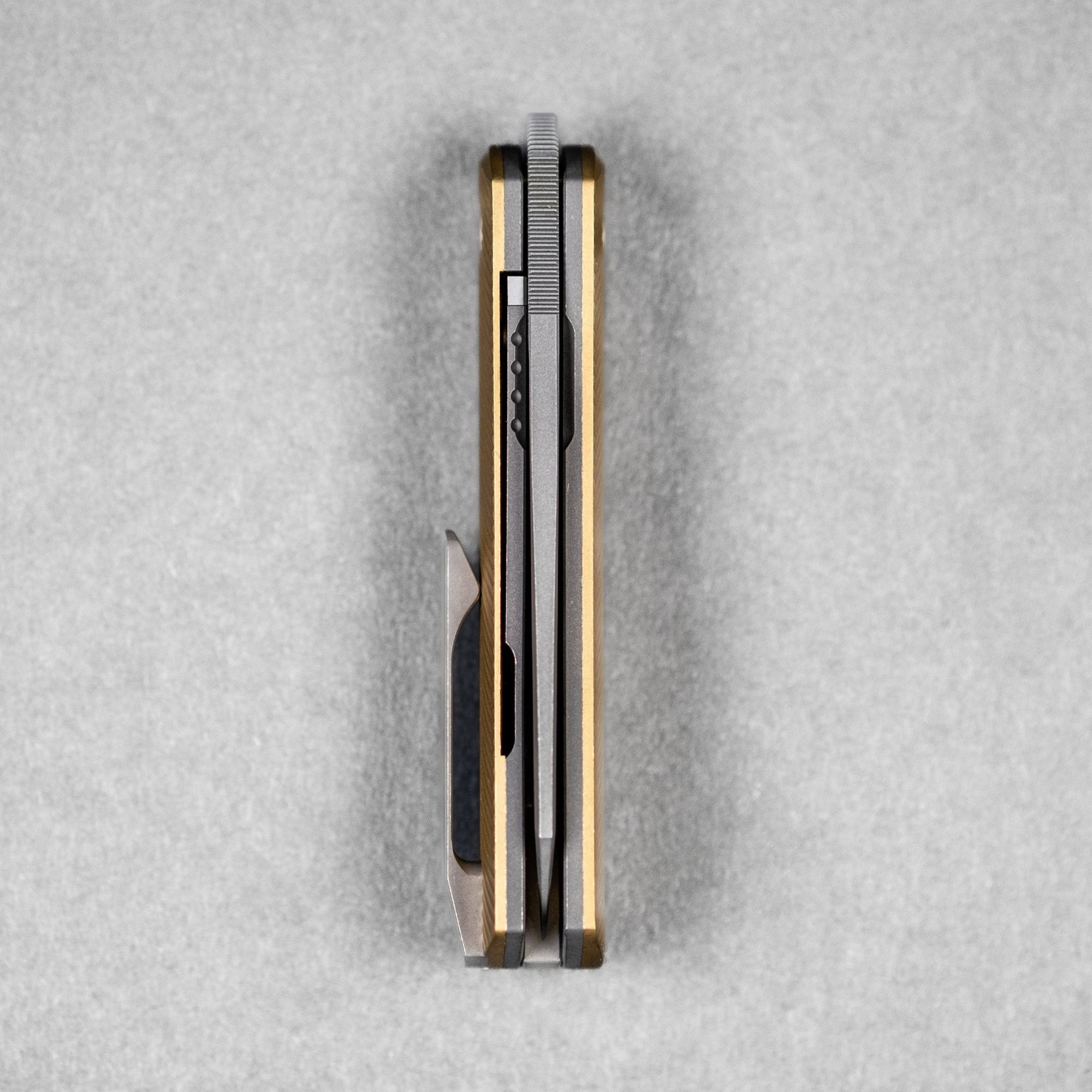 URBAN Straighthawk - Darkwashed Magnacut & Stonewashed Brass w/ Micro Milling - URBAN EDC®