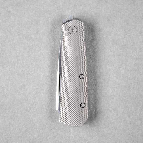 URBAN Straighthawk - Stonewashed Magnacut & Stonewashed Titanium w/ Micro Milling - URBAN EDC®