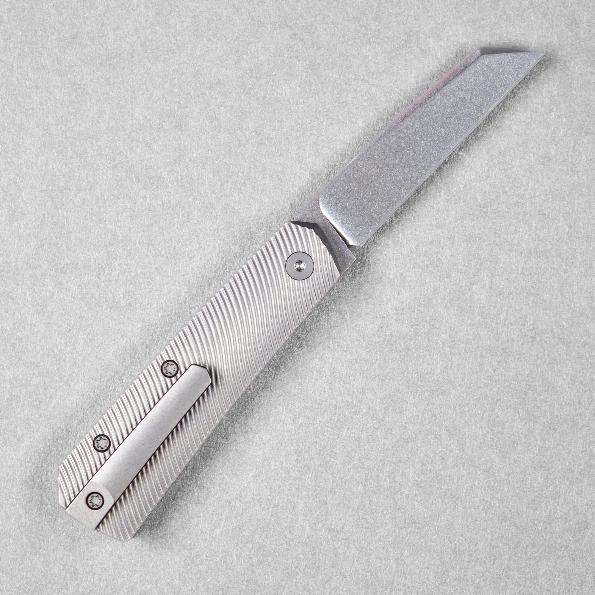 URBAN Straighthawk - Stonewashed Magnacut & Stonewashed Titanium w/ Micro Milling - URBAN EDC®