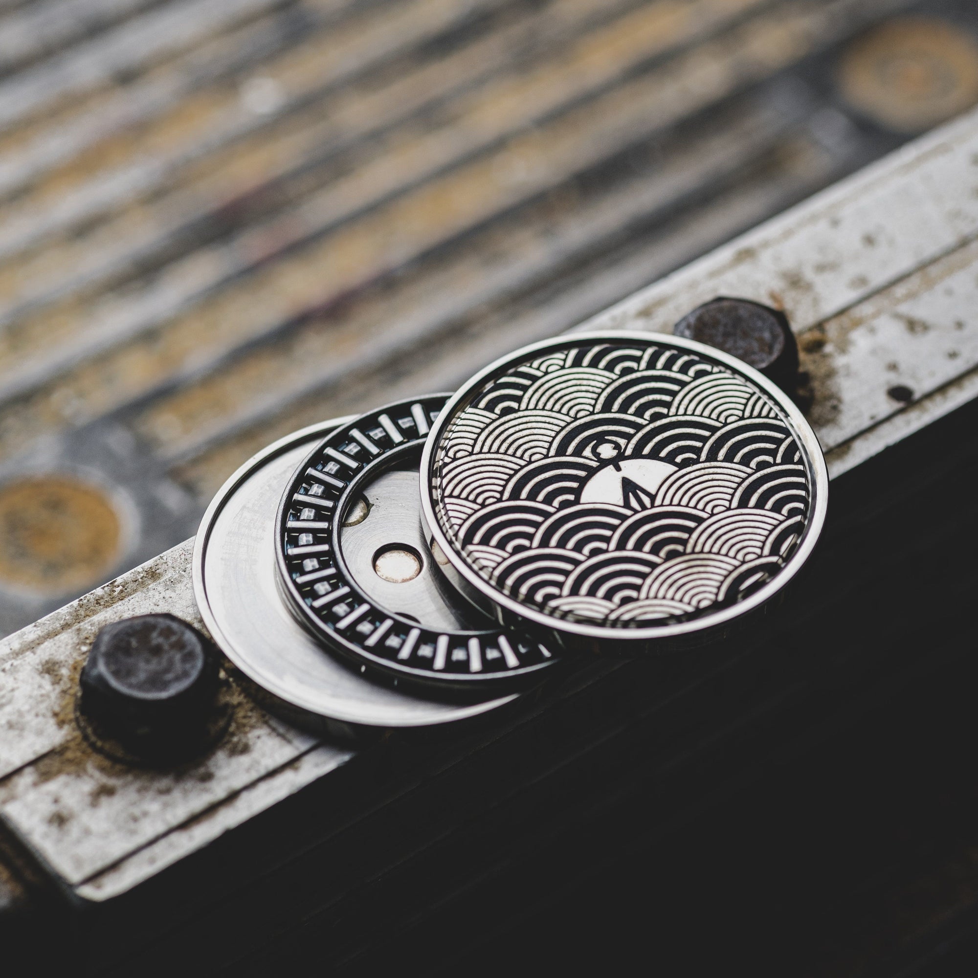 Game - Umburry Super Click Haptic Coin With Seigaiha Motif - Titanium (Exclusive)